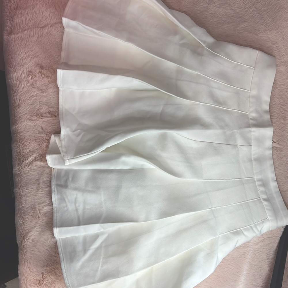 a super cute mid length white skater skirt!!